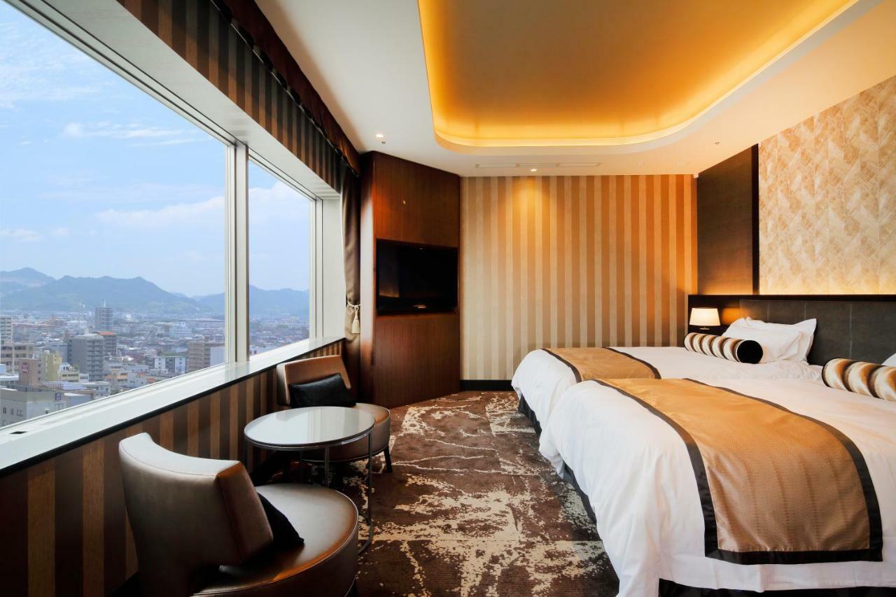 Hotel Monterey Химеджи Екстериор снимка